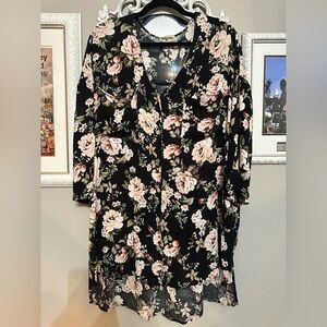 Show Me Your Mumu Black and Pink Floral Button Up Blouse w Split Hem and pockets